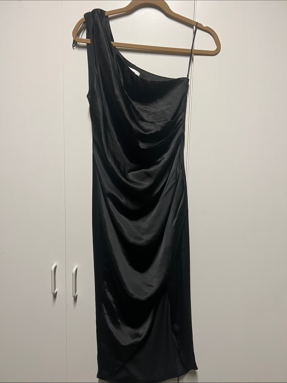 Elliatt Black One-Shoulder Satin Draped Dress
